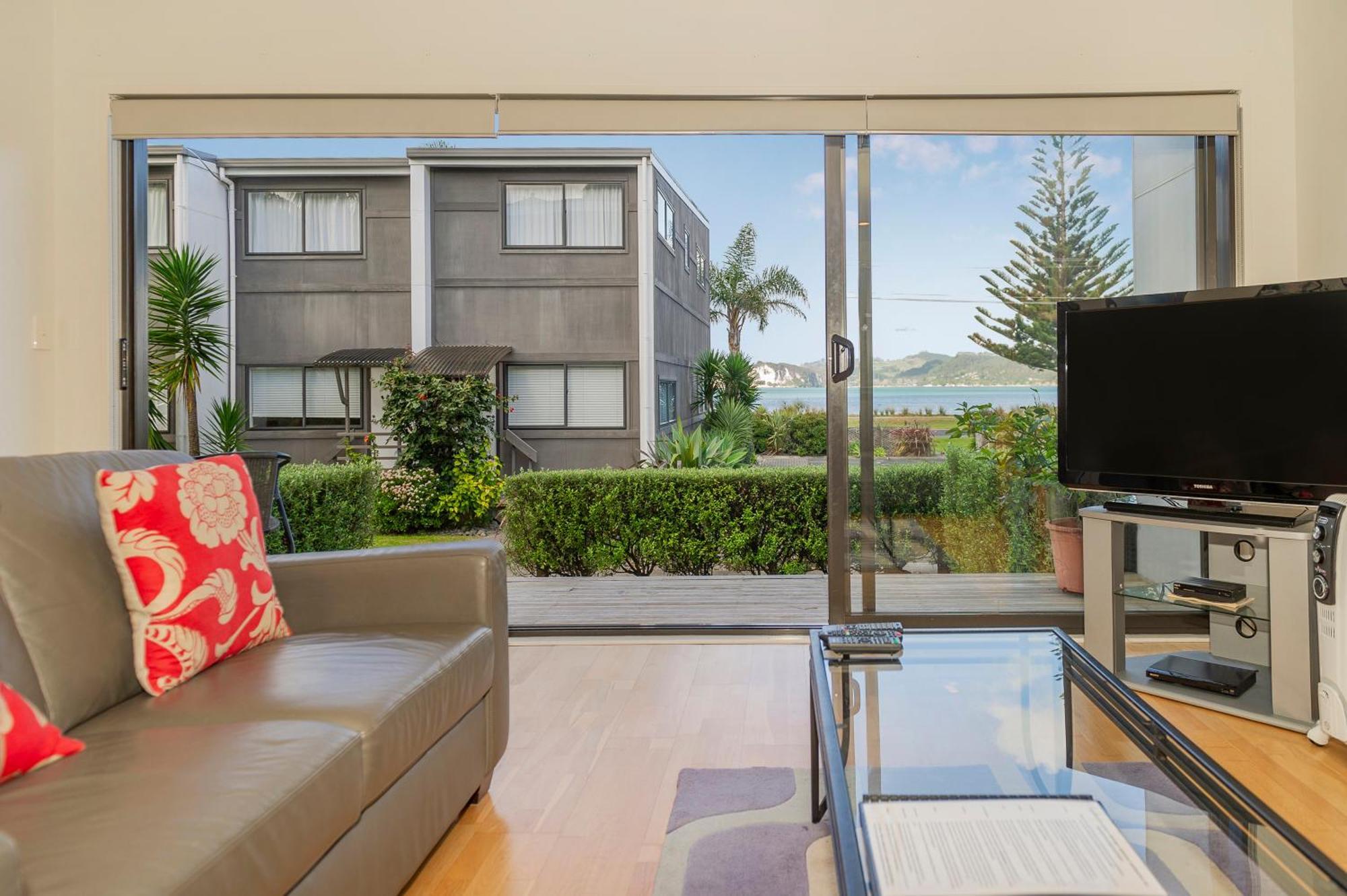Aqua Soleil Beachfront Apartment Whitianga Buitenkant foto